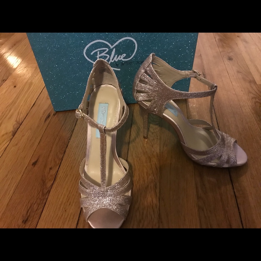 Beautiful Betsy Johnson Blue Gold Heels
